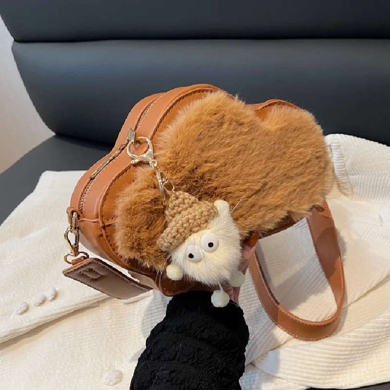 

Роскошные Дизайнерские дамские сумки на плечо с подвеской, новинка зимы 2022, модная плюшевая сумка-шоппер через плечо для женщин, трендовые сумки