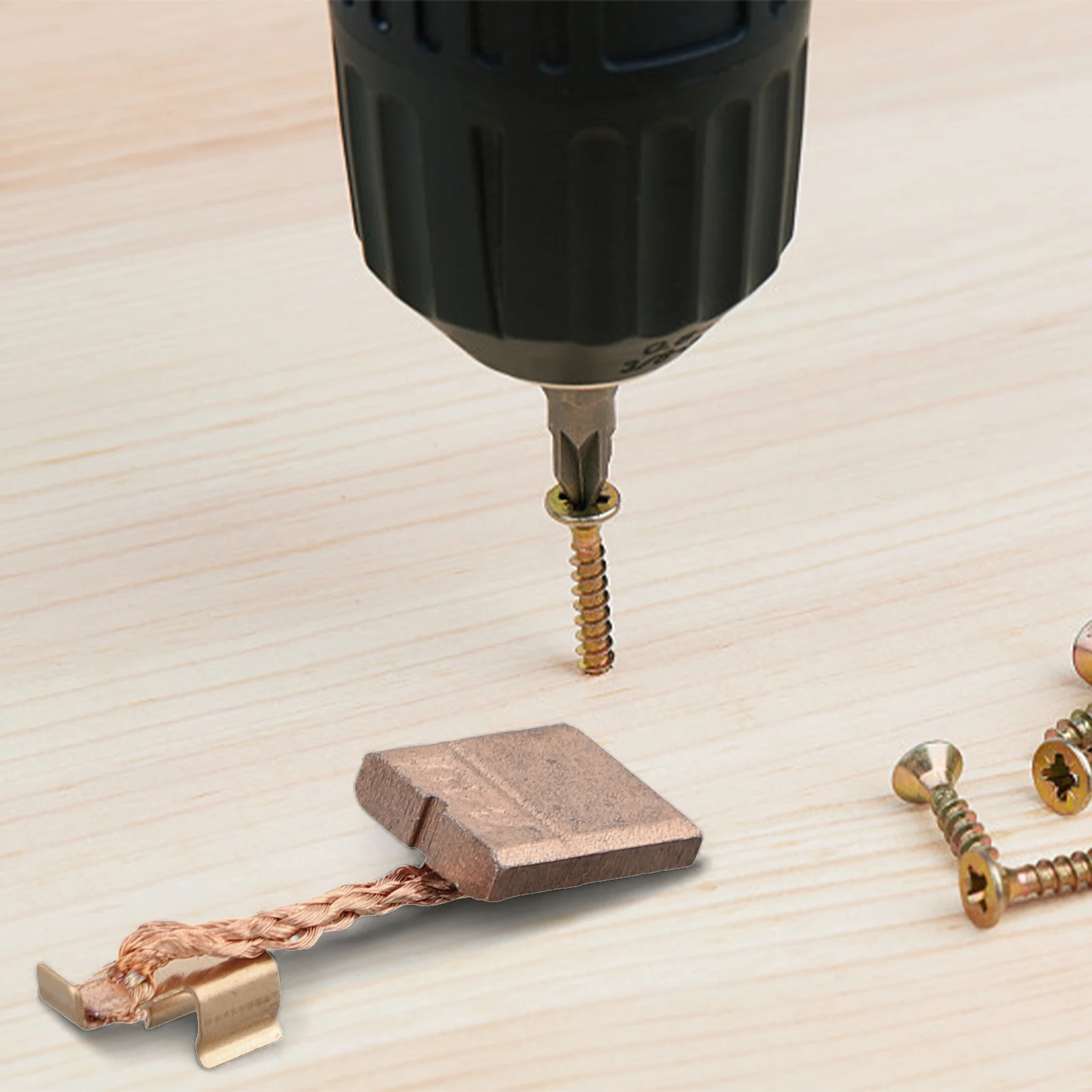 Эффективные сменные угольные щетки для CB440 CB448 CB436 1941594 1968542 1944275 DDF482 Набор из 2