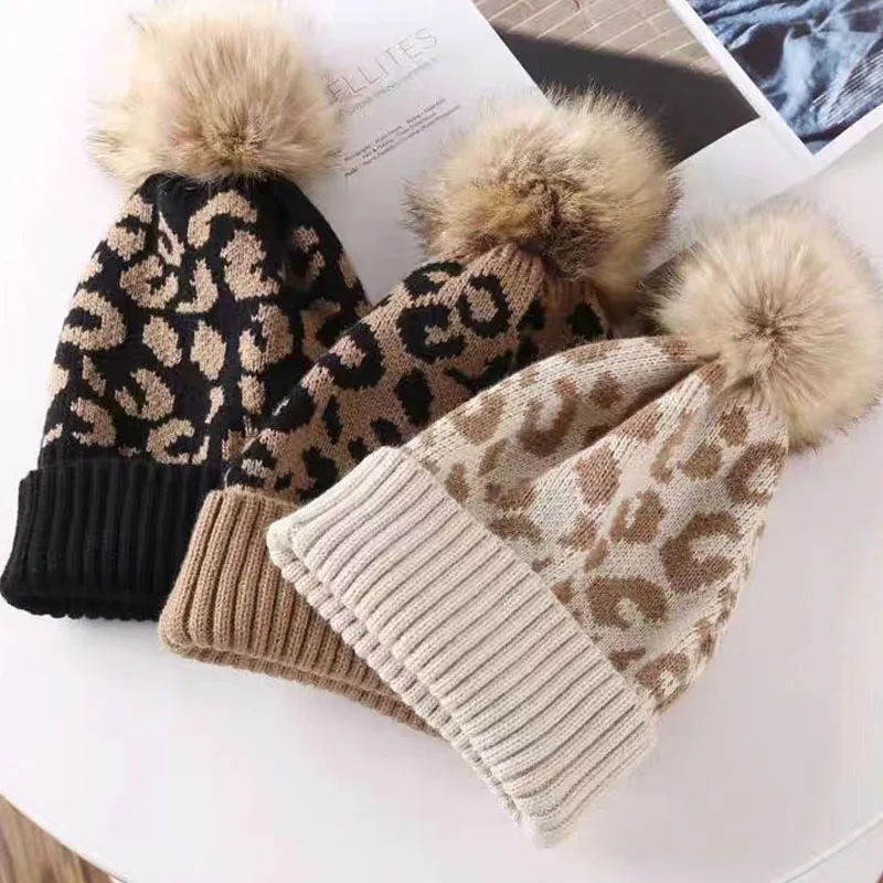 Шапка-бини с помпонами и принтом леопарда цвет в ассортименте