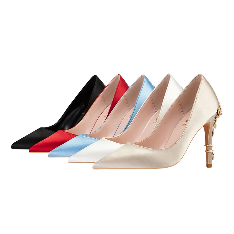 

Fashion European and American style light luxury women's shoes fashion metal flower stiletto heel high heel pointed toe high hee
