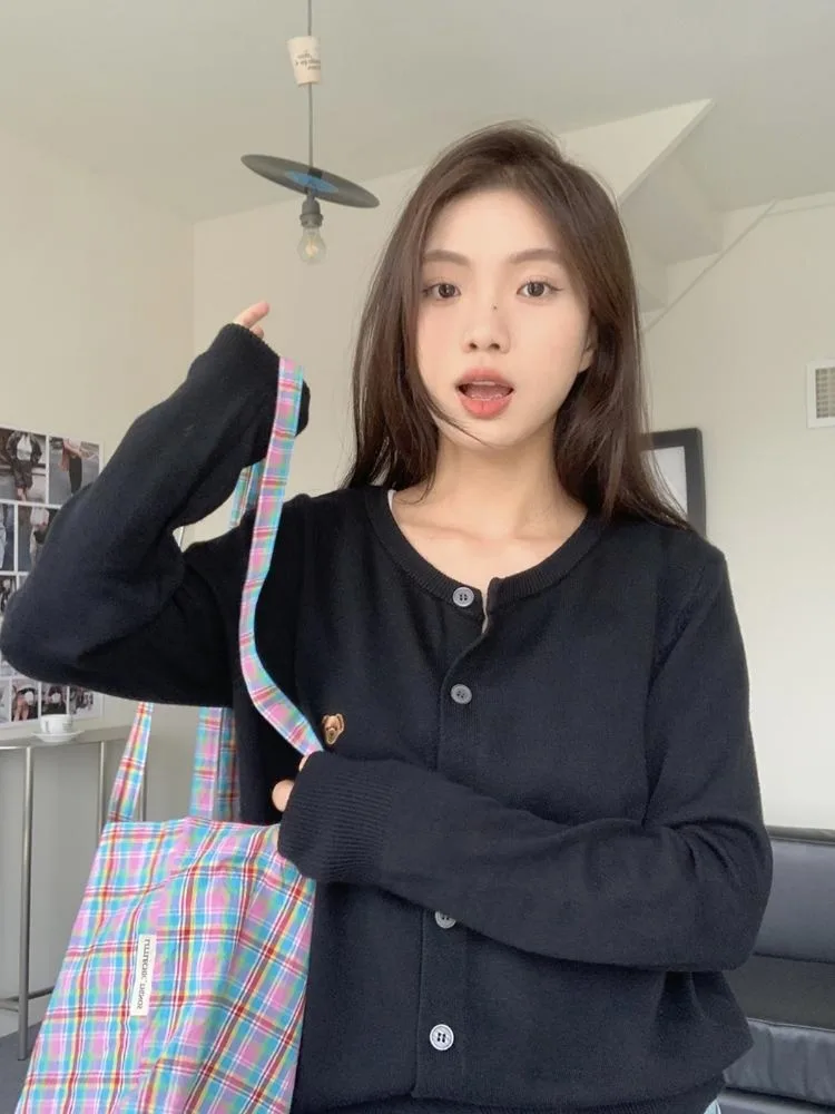 Дизайнерский смысл корейский мягкий свободный свитер в стиле ретро с вышивкой