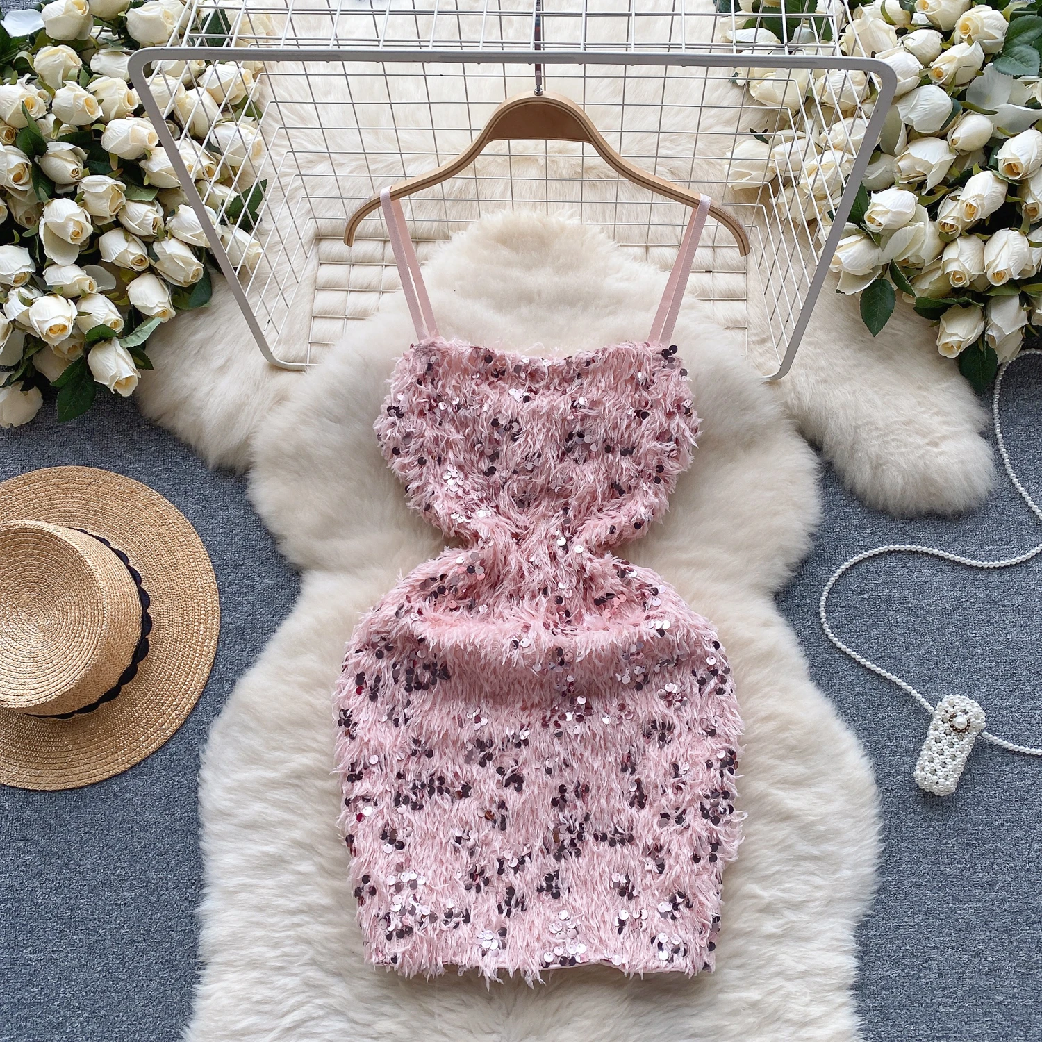 

Clothland Women Sexy Sequined Feather Mini Dress Adjustable Straps Sheath Zipper Female Chic Strap Dresses Vestido QD240