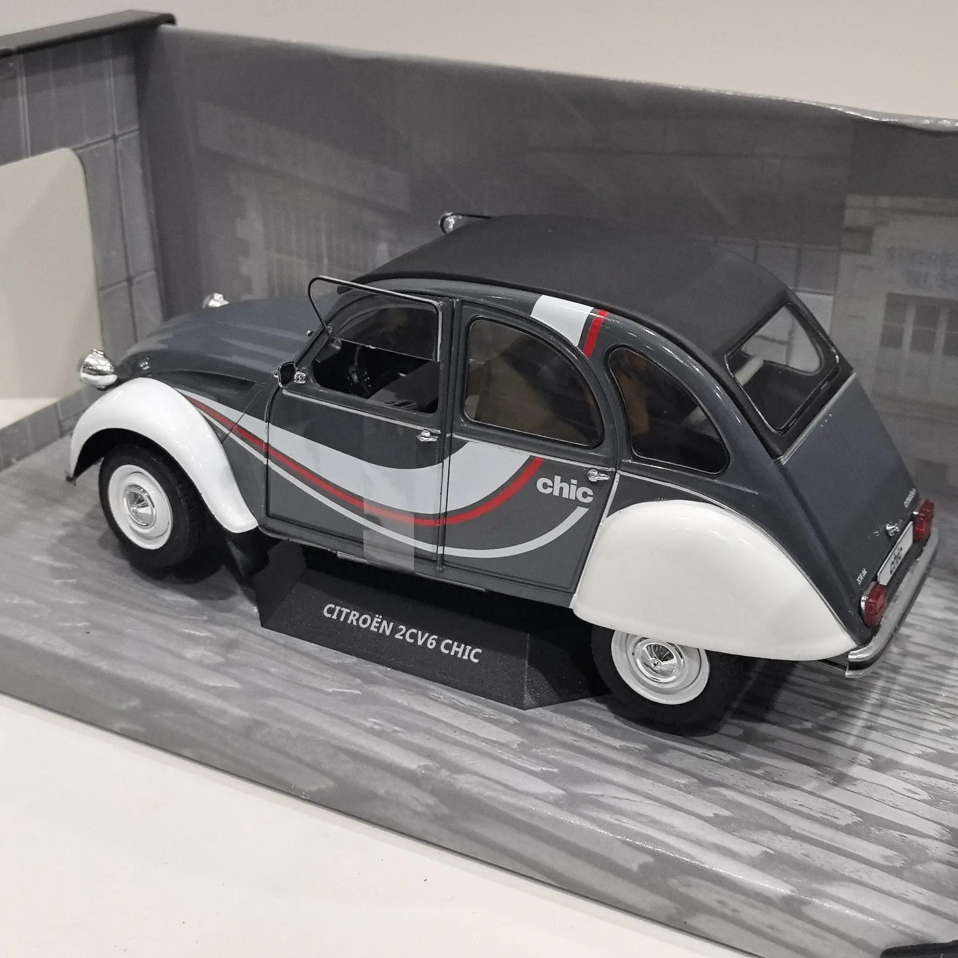 Фото Масштабная модель автомобиля SOLIDO 1:18 2CV6 CHIC M7M2 из сплава №4