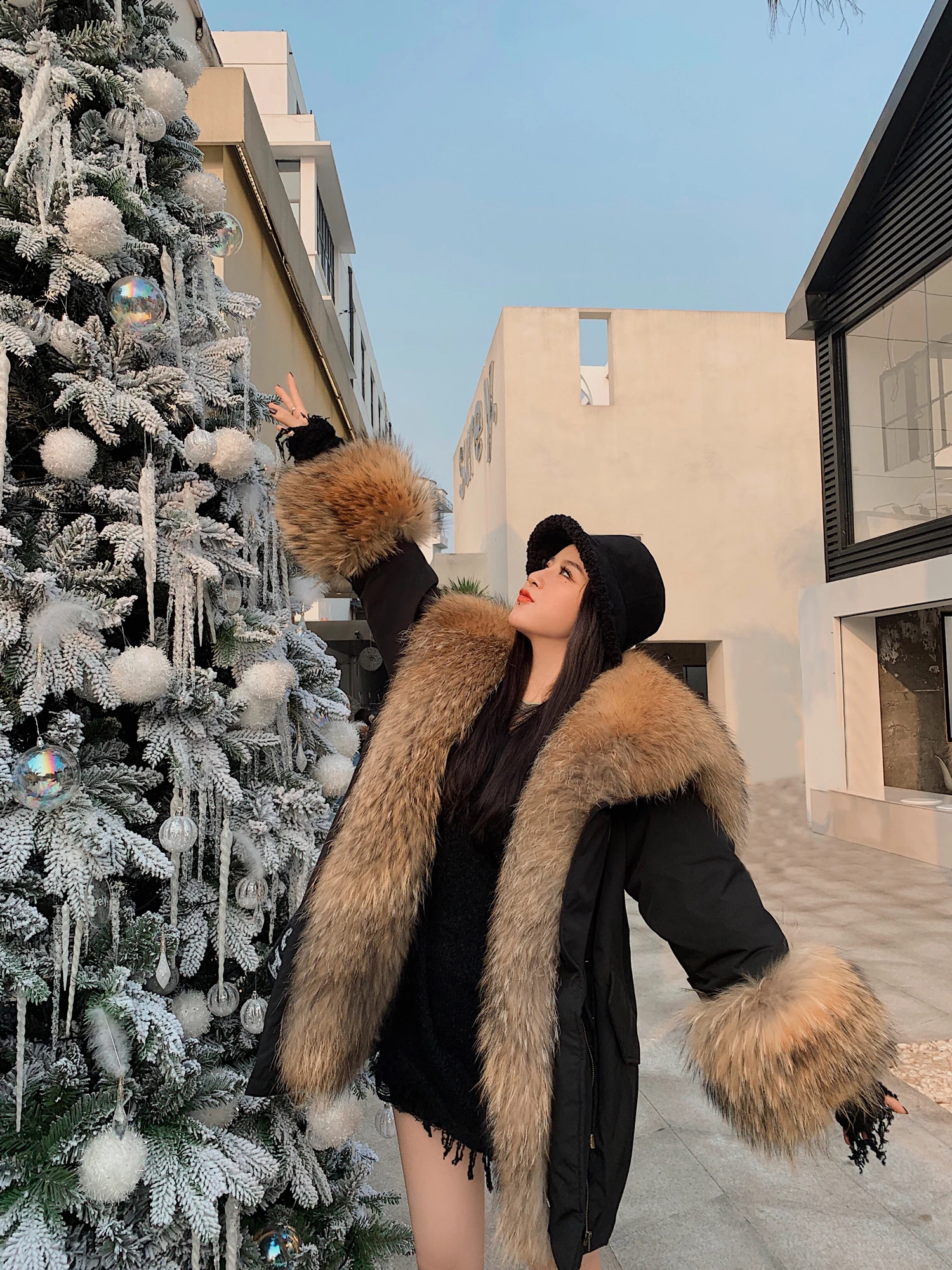 Mid-length Fox Fur Collar Warm Parka Coat Women's Winter Down Feather Liner Coats 2022 Long Sleeve Detachable Fox Fur Jackets