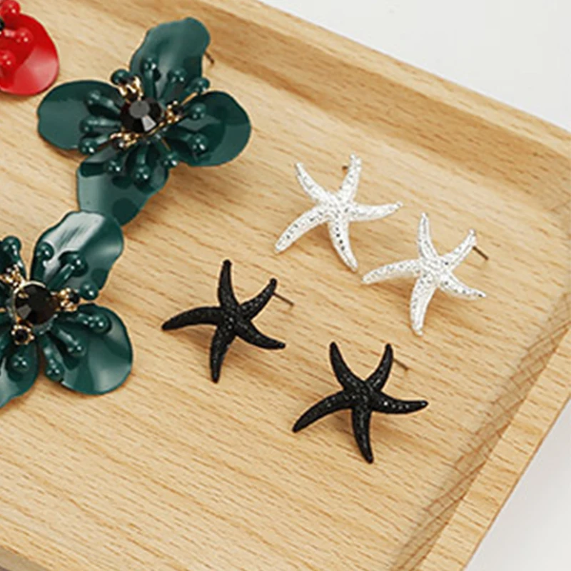 

A Pair Of Two-color Women's Earrings Exaggerated Creative Starfish Shape Earrings