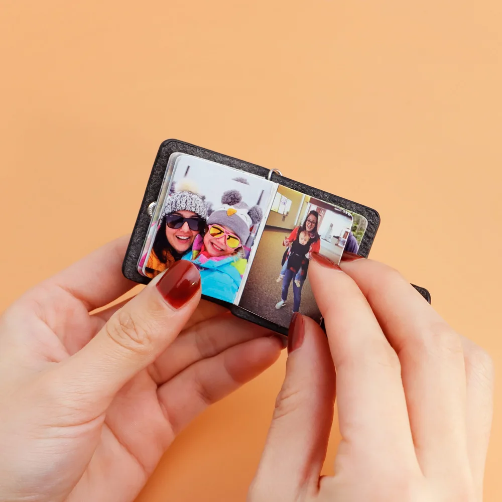 Personalized Mini Photo Album Leather Keychains Custom 12pcs Colorful Picture Book Keyring Family Anniversary Diy Wallet Pendant