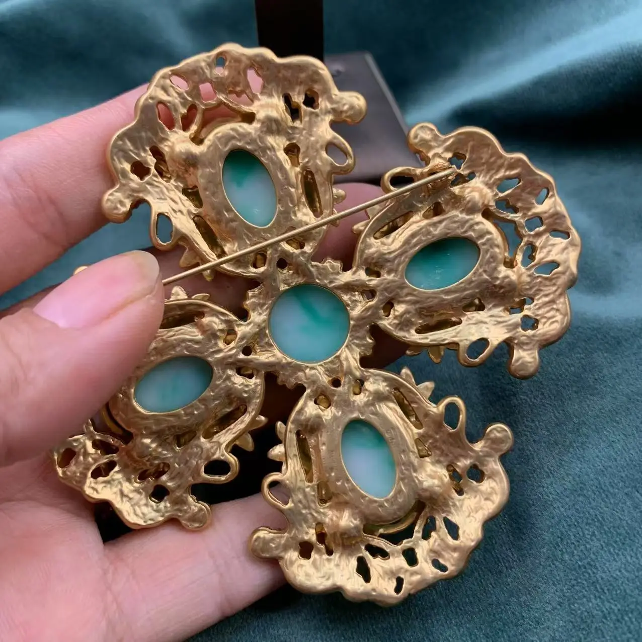 Court Style Zircon Resin Floral Statement Brooch Pins for Women Designer Jewelry Luxury Clothing Accessory (art.: 3920cfa7da52a) - 3920cfa7da52a