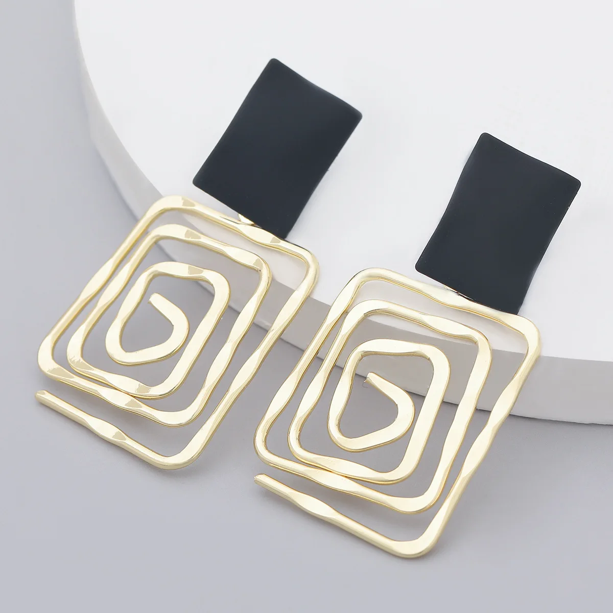 

2022 Geometric Earrings Alloy Women's Design Sense Fashion Retro Ear Accessories European and American Ladies Ear Accessories