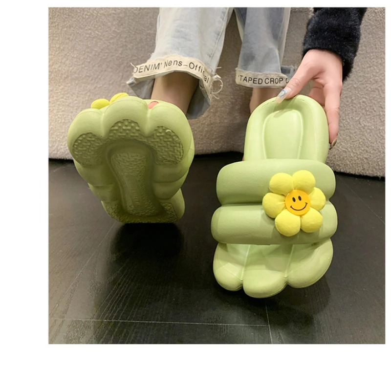 

Cute fashion smiley face flower slippers female summer outside wear thick sole non-slip net red beach flip-flops