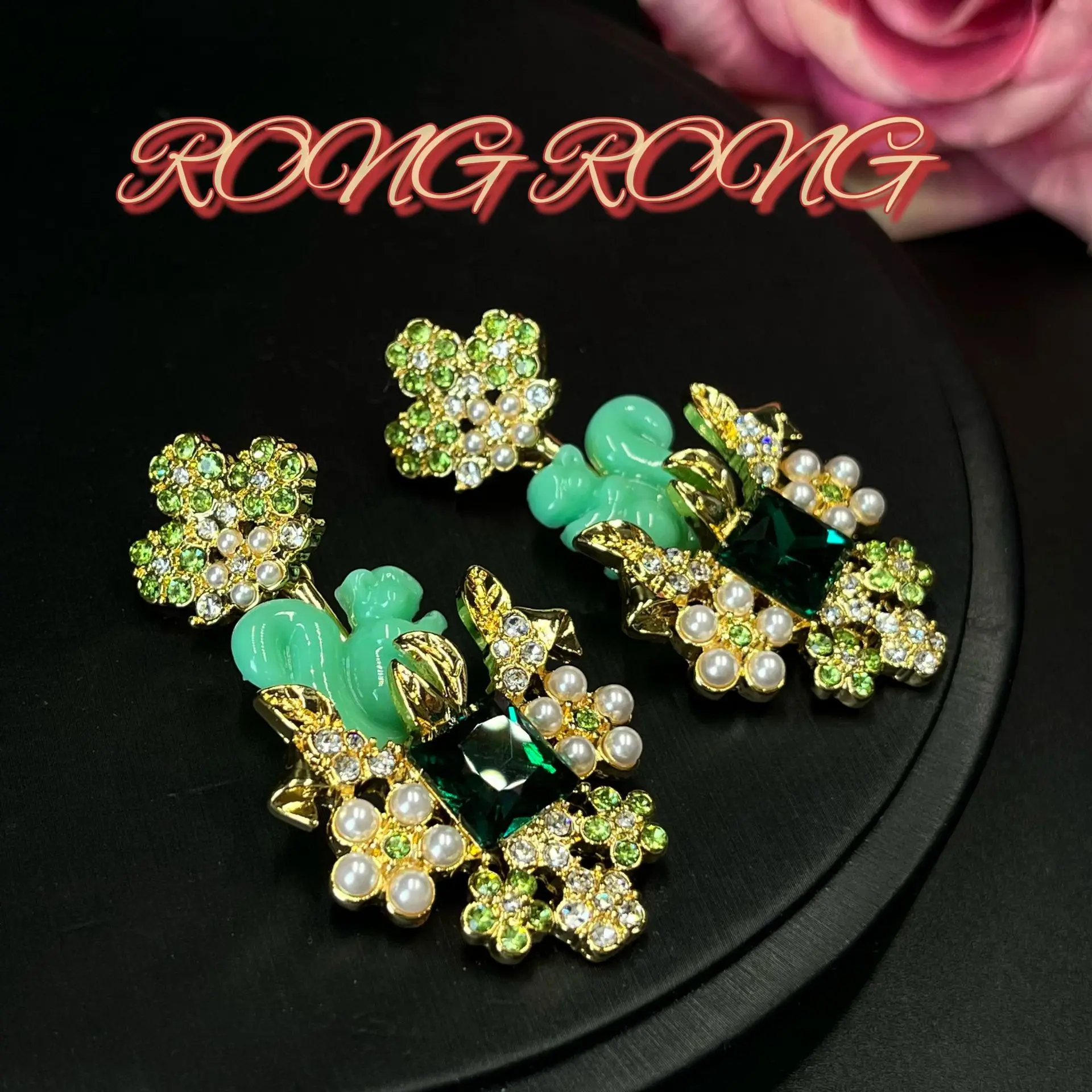 Циндао подержанные серьги с зеленой белкой цветком травой бриллиантами тяжелые