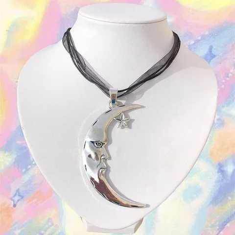 Черное ожерелье с подвеской Большая Луна