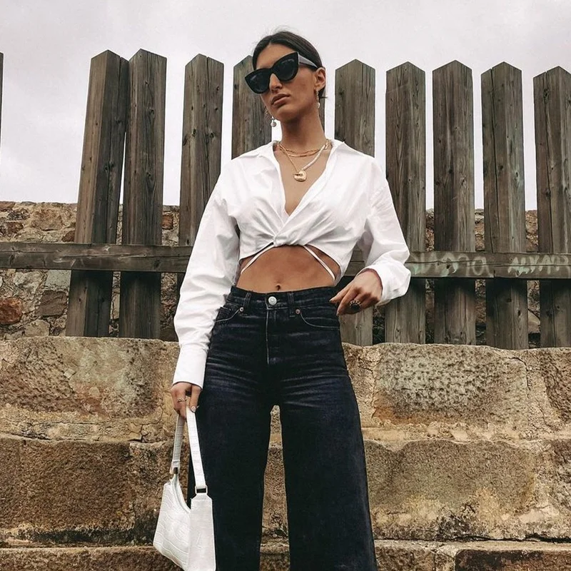 

Женский укороченный топ на бретельках с V-образным вырезом и длинными рукавами