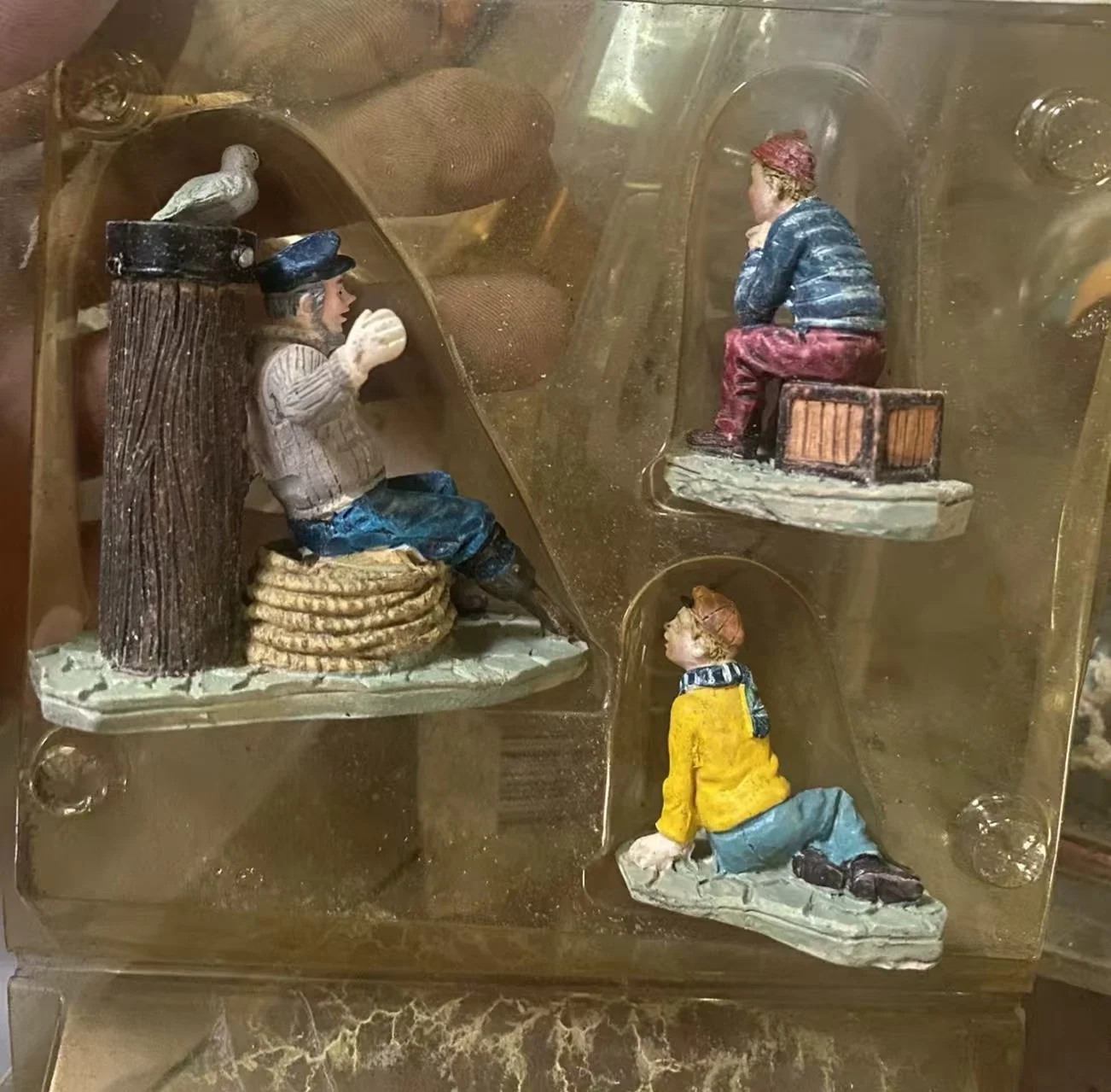 

Фигурка из смолы