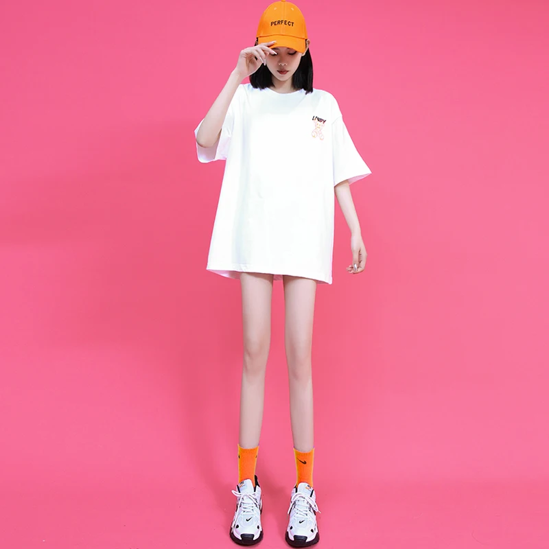 Женская свободная футболка с коротким рукавом круглым вырезом и