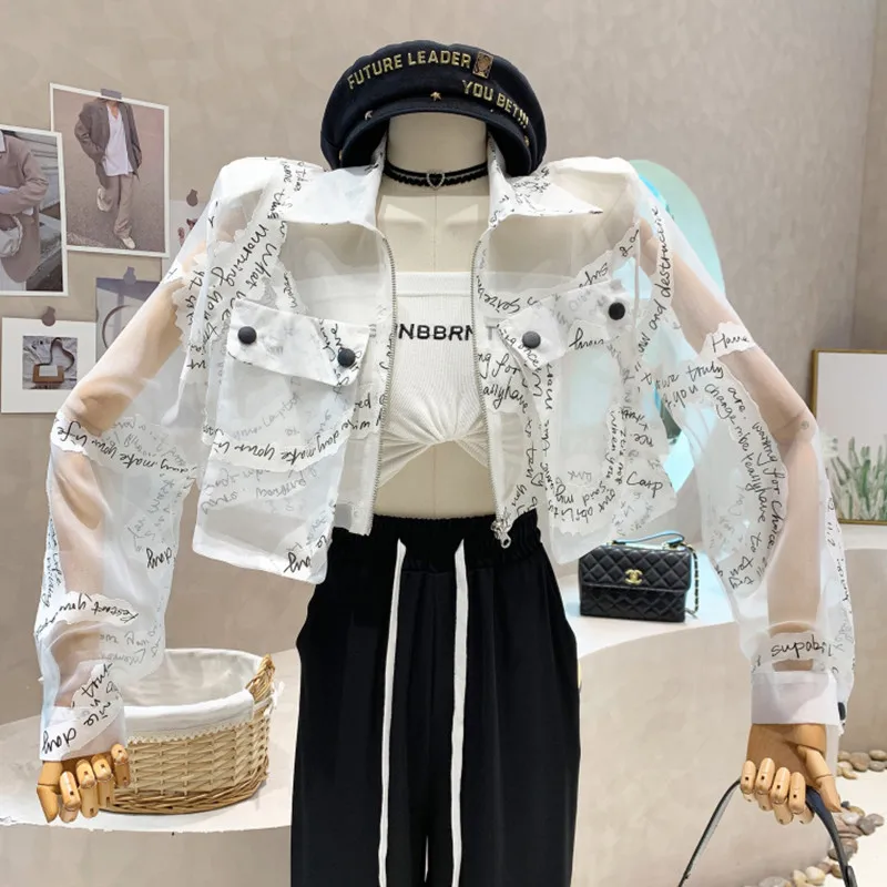 

Niche Design New Women's Clothing 2022 Summer Fashion Letter Printing Perspective Sunscreen Shirt Lapel Short Shirt Top Blusas