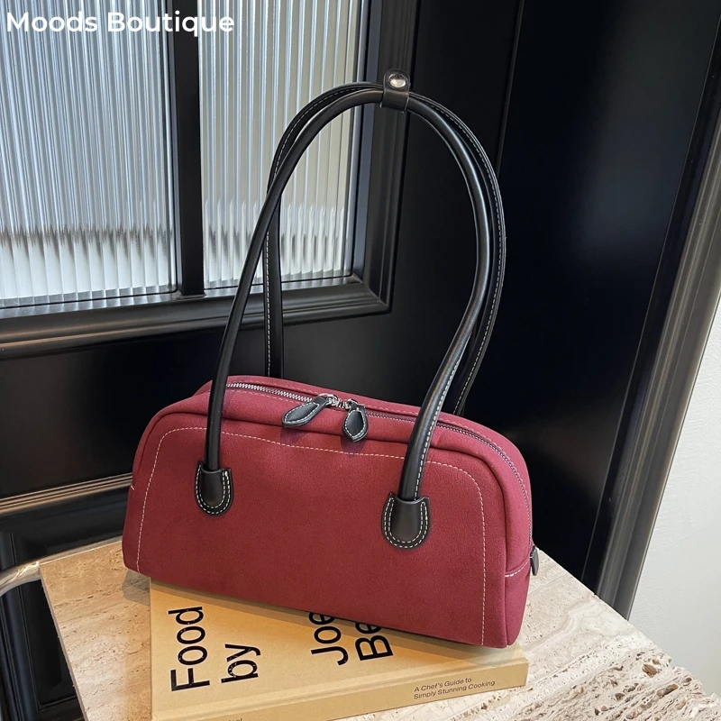 Замшевая сумка-мессенджер на плечо