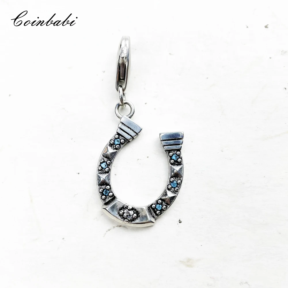 

Подвеска в форме подковы из серебра 925 пробы с голубыми камнями