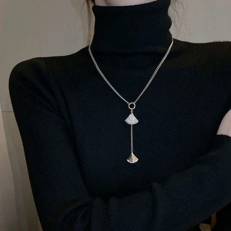 Draweye Sweaters Chains Fanshaped Metal Necklaces for Women Ins Chokers Luxury Cool Jewelry Vintage Fashion Pendant Necklace