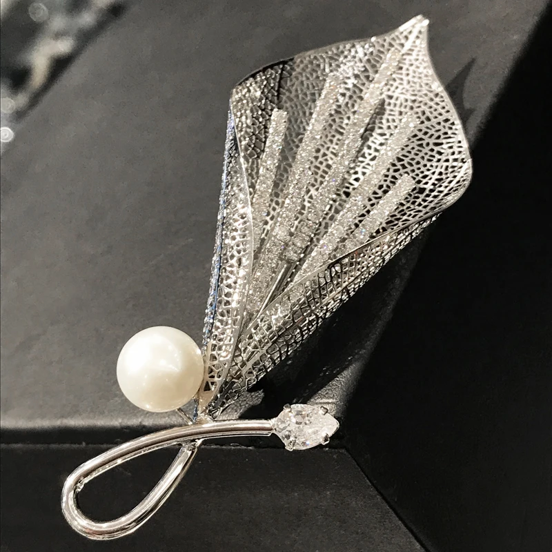 

Natural Fresh Water Pearl Brooch Tulips Style For Women Fashion Jewelry Cute Romantic Free Shipping