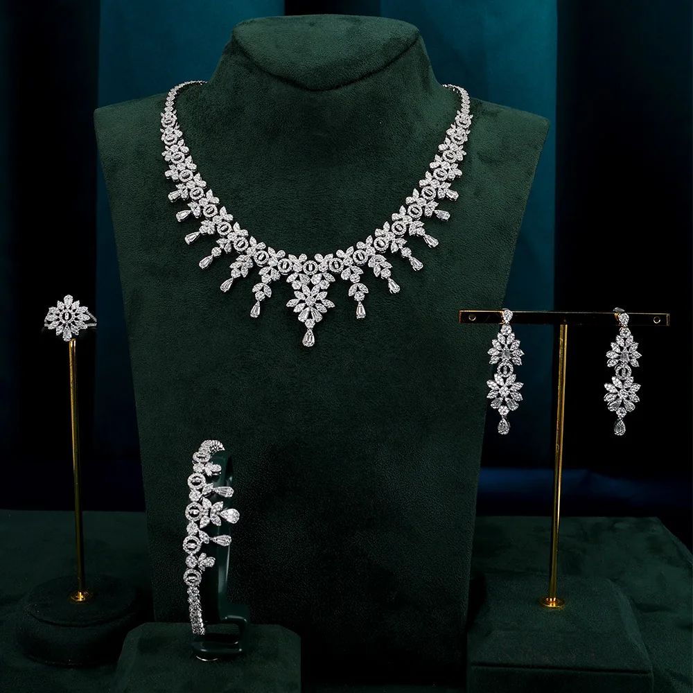 

Комплект из колье и серёг, с фианитом, 4 шт.