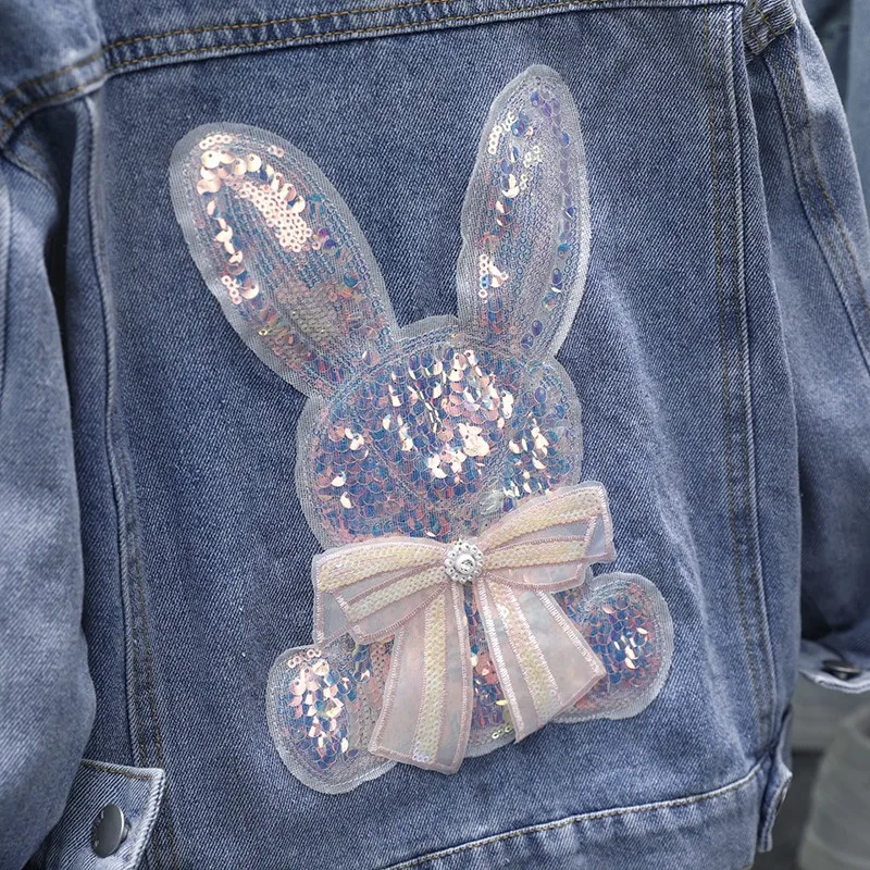 Женская джинсовая куртка с отложным воротником и длинным рукавом