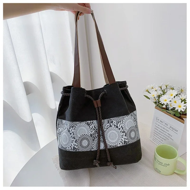 

New High Quality Youth Fashion Casual Style Shoulder Bag Trend Versatile Lightweight Large Capacity Shopping Bucket Bag