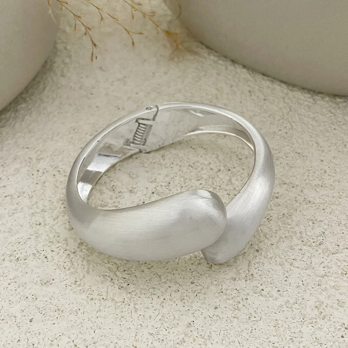 KMVEXO преувеличенные матовые серебряные браслеты в стиле панк нерегулярные