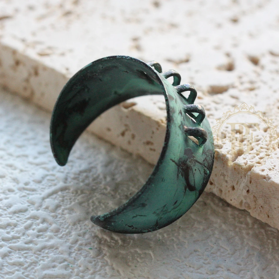 

Ручная латунная деталь зеленая патина