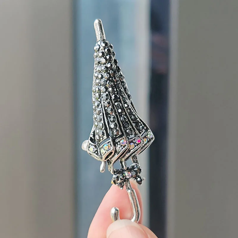 Брошь из искусственной кожи цвет в ассортименте