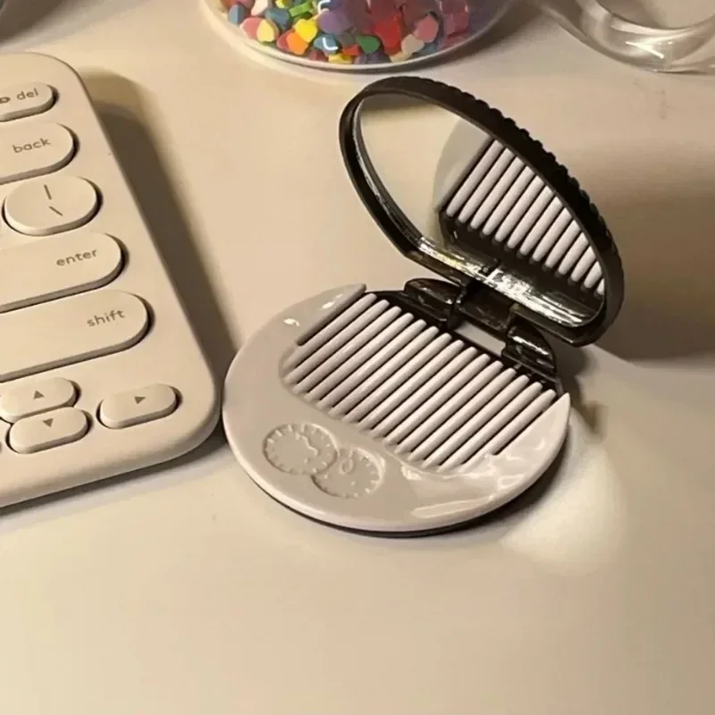 Круглое складное зеркало для макияжа