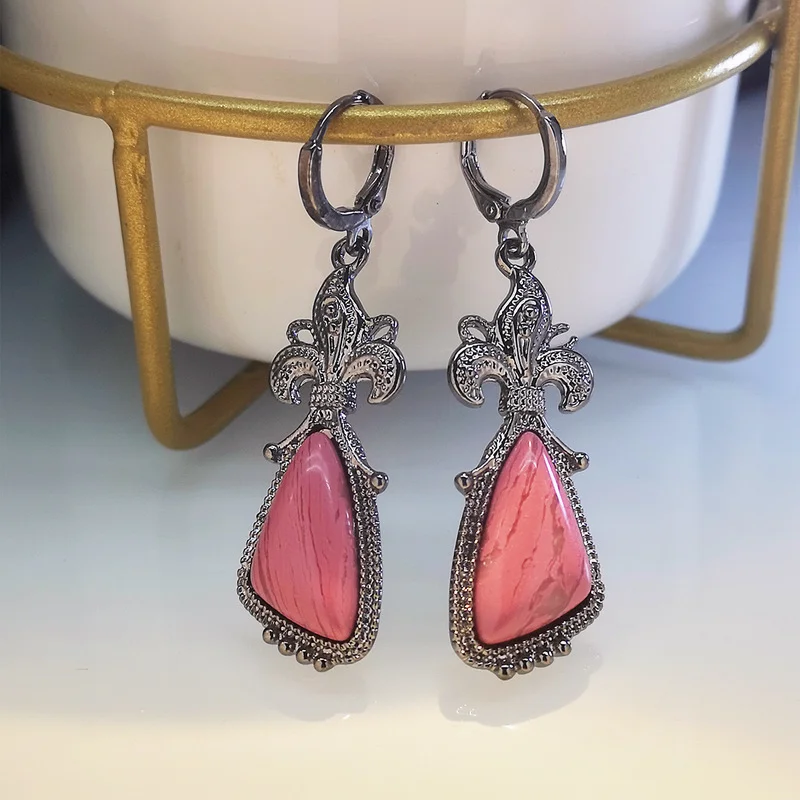 

New Creative Triangle Pink Stone Drop Earrings for Women Vintage Gun Black Metal Carved Flower Dangle Boho Earrings 2022 Jewelry