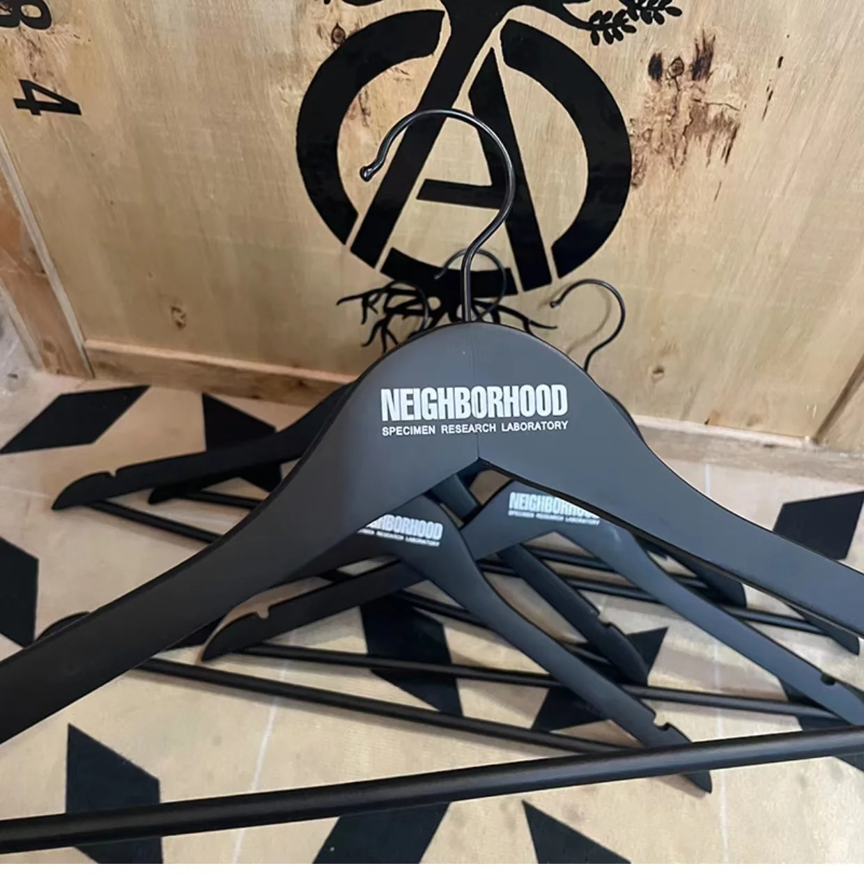 

NBHD Tide brand wooden household non-slip non-slip storage clothes hanging clothing store clothing support adult hangers