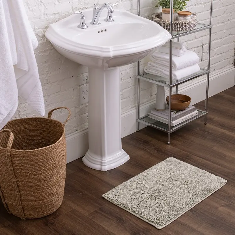 

Luxurious Silver Cotton II 2' 3" x 3' 9" Bath Mat - Soft and Cozy Step Into Comfort!