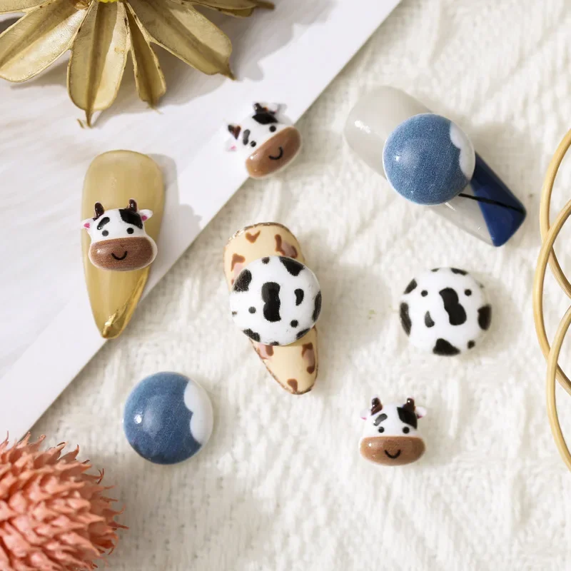 Новое поступление маленькая корова наклейки для дизайна ногтей молочная костюм