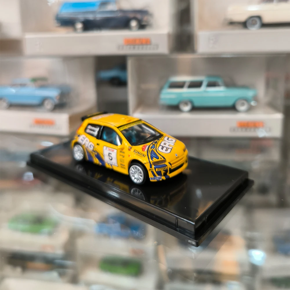 Фото Классическая модель автомобиля в масштабе 1:87, ручная работа Punto Rally 2003, суперкар из сплава, литые под давлением автомобили, игрушки для коллекции, украшения, подарки №4