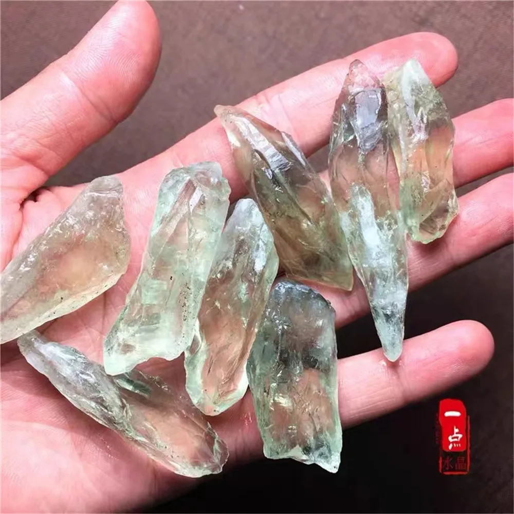 

Натуральный зеленый кристаллический стержень, подвеска из необработанного камня, пропускаемый высокочастотный минеральный образец раньш...