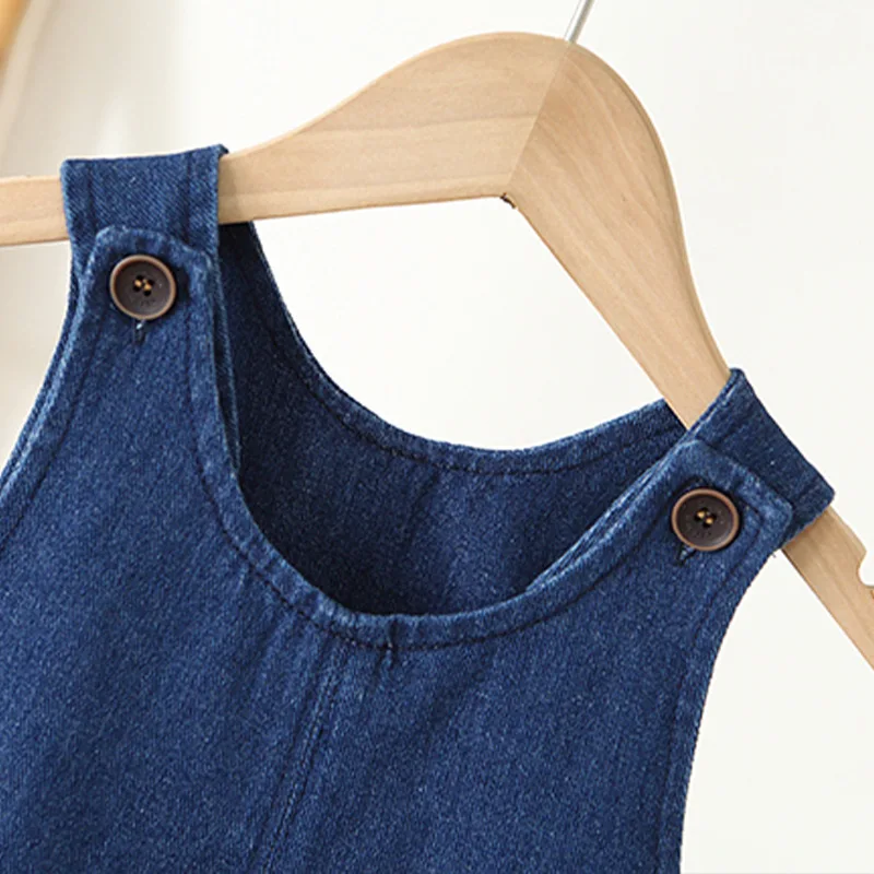 Детский джинсовый комбинезон с цветочным принтом свободного покроя