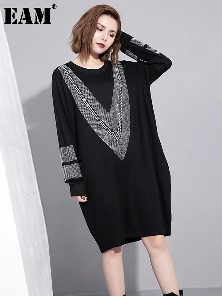 

[EAM] Women Black Rhinestones Shining Big Size Dress New Round Neck Long Sleeve Loose Fit Fashion Tide Spring Autumn 2022 JC332