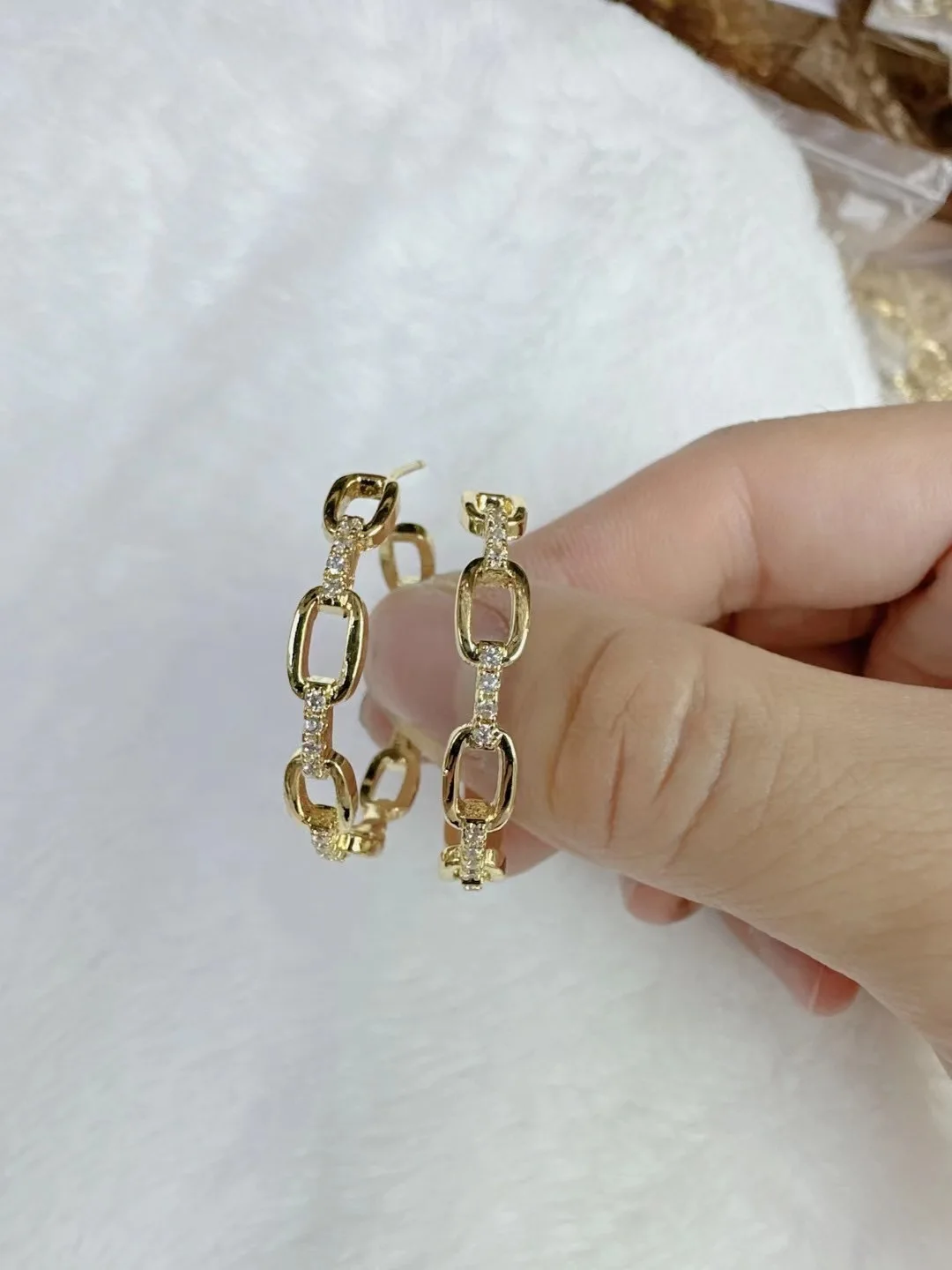 

Dainty Minimalist Chain Women Huggie Earrings Lightweight Chunky Hoops for Girls