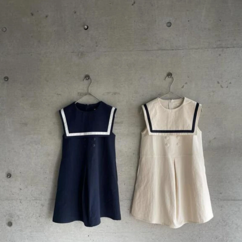 

Детское хлопковое приталенное платье без рукавов, с синим воротником из пеньки