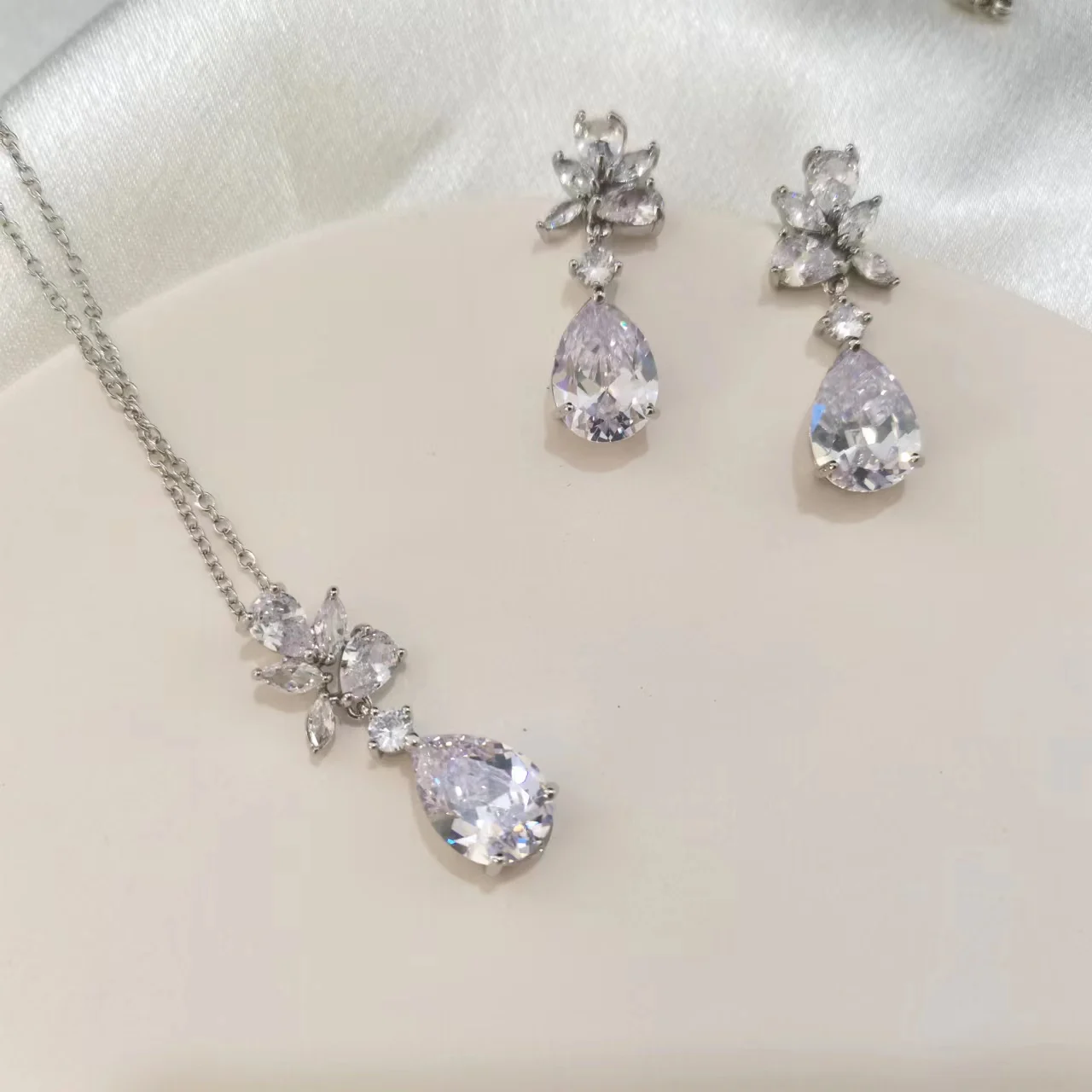 GNGYQ New Arrival Hot Sale Trend Classic Cost-effective Water Drop Zircon Earring Necklace Sets for Elegant Women Party Jewelry