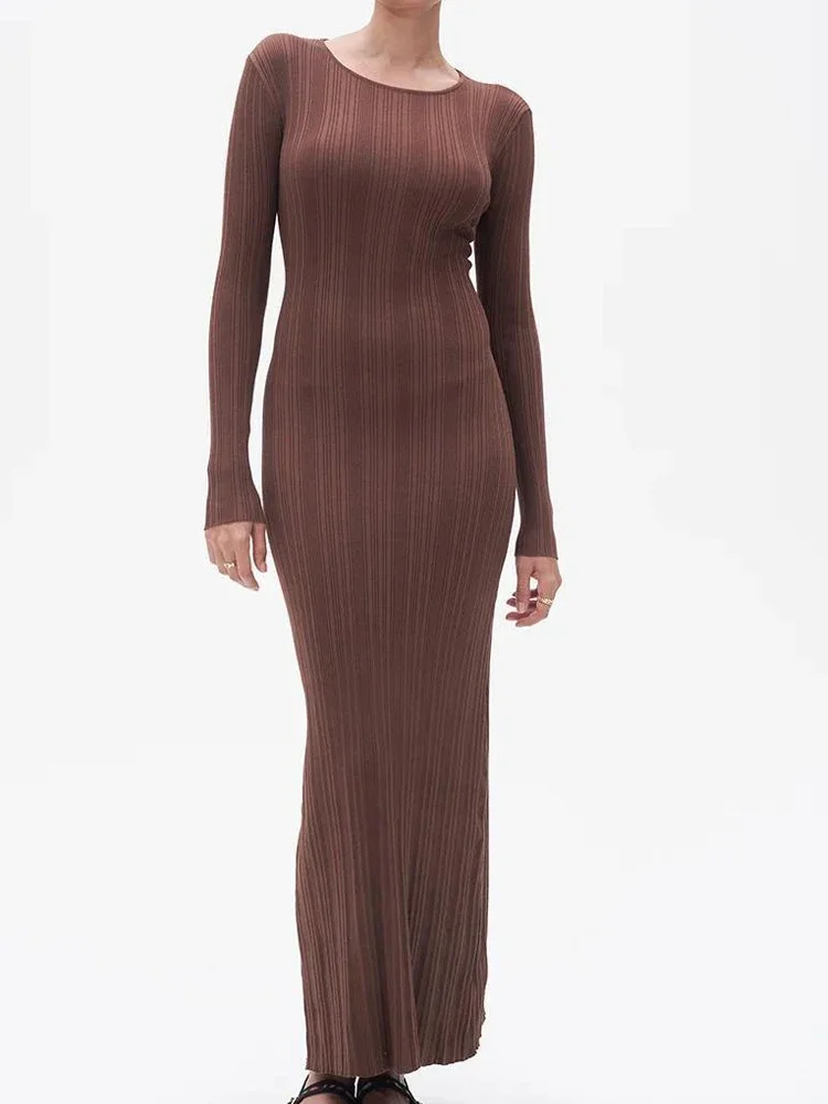 Женское однотонное платье-свитер в рубчик с длинными рукавами