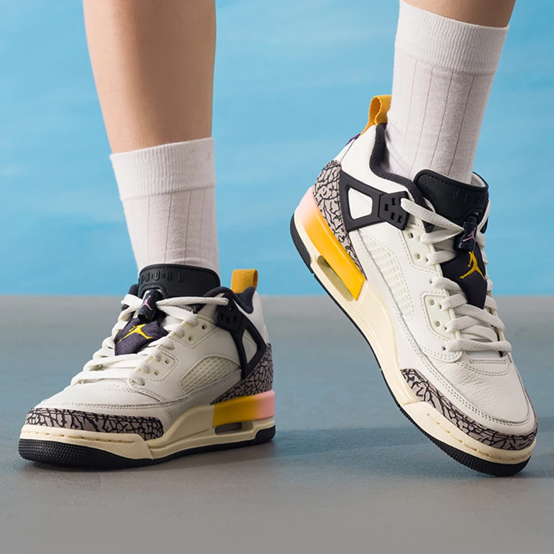 Фото Женские баскетбольные кроссовки Nike Jordan Spizike Low (GS) с модной амортизацией, удобные и износостойкие, модель FQ3950-107. №3