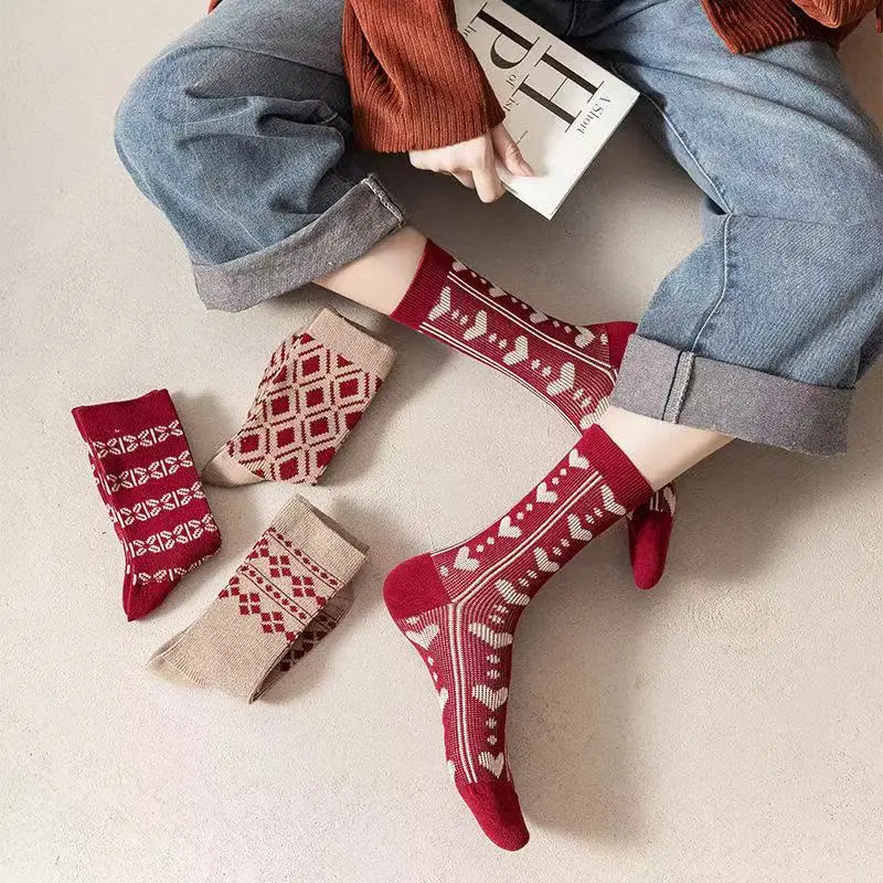 

Новинка, модные женские носки, зима 2022, теплые хлопковые дышащие повседневные новогодние красные короткие носки с милым сердечком для девоч...