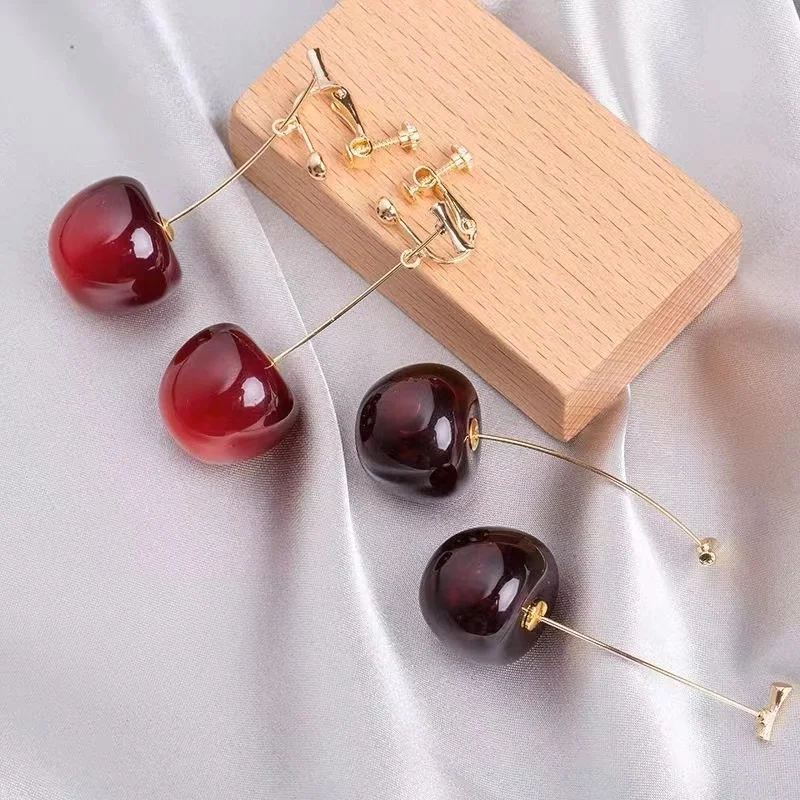 

2023 Korean Cute Red Cherry Earrings Summer Fashion Fruit Pendant Temperament Simple Ear Studs for Women Jewelry