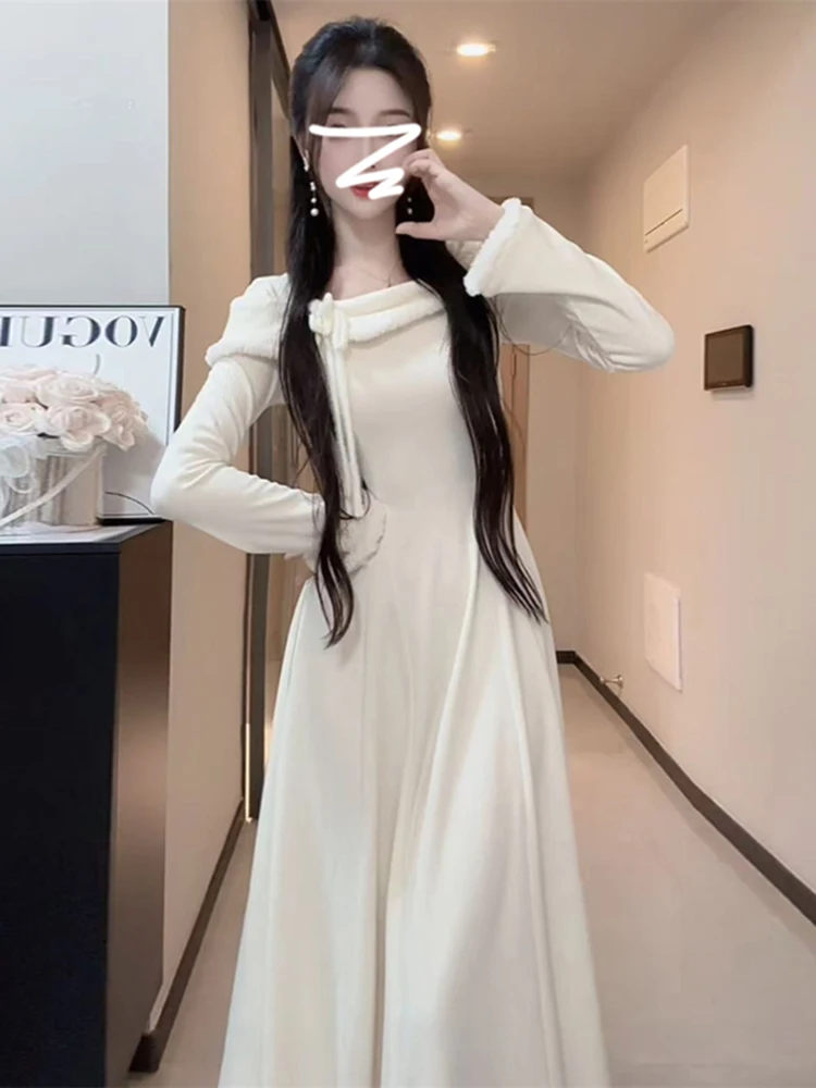 Элегантное трикотажное платье с квадратным воротником во французском стиле