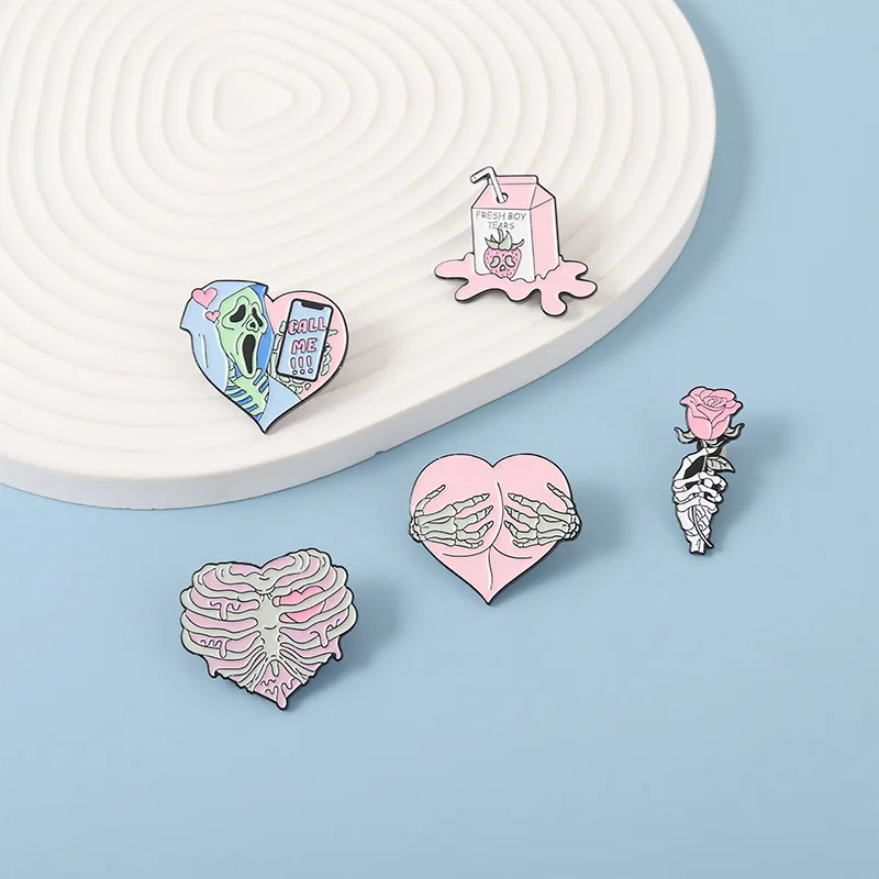 Женская эмалированная брошь в виде розового цветка