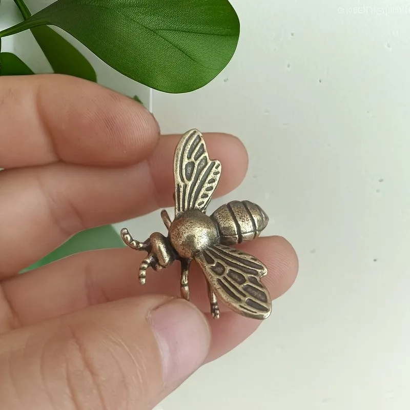 

Латунные фигурки пчел
