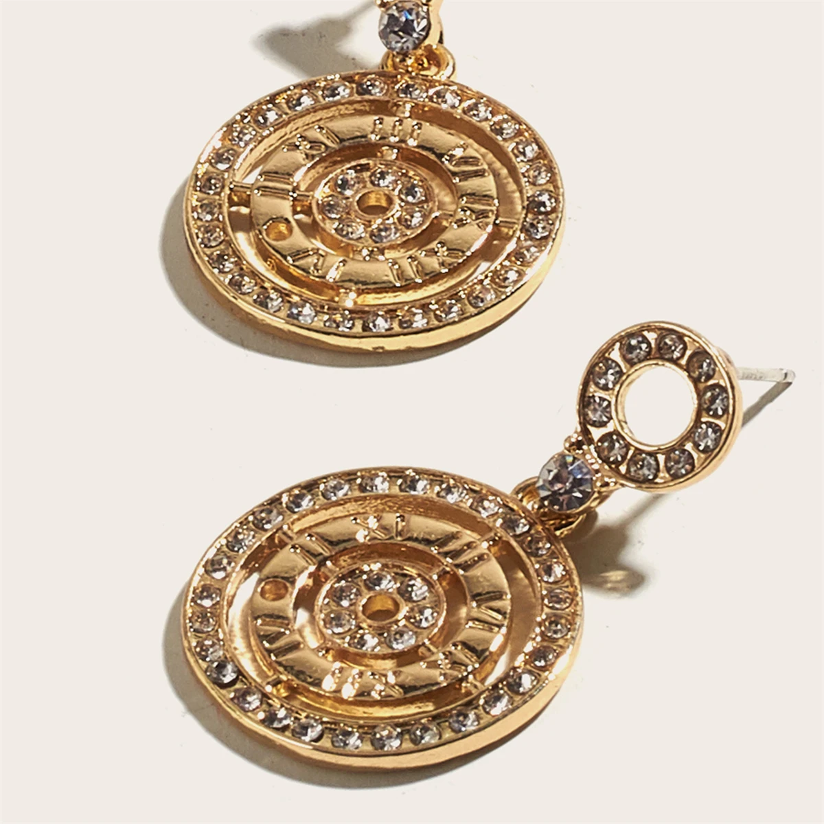 Женские классические серьги-гвоздики с римскими цифрами повседневные