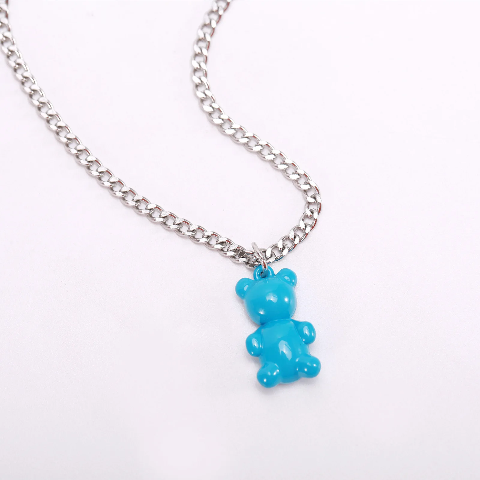 

2021 Korean version of the explosive color cute bears couple neckline INS Feng wild simple niche design sexy chain